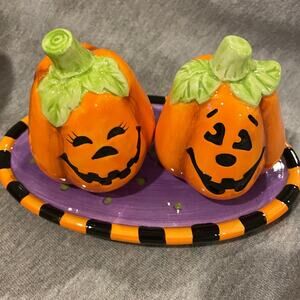 NEW Pumpkin Salt/Pepper Shakers with Tray